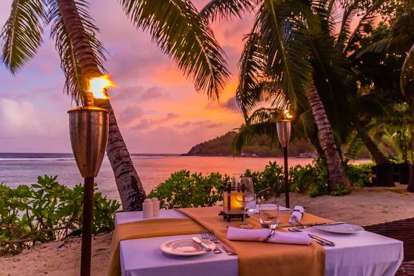 Cena romantica sulla spiaggia